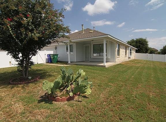 4th image of 1501 Hill Country Dr