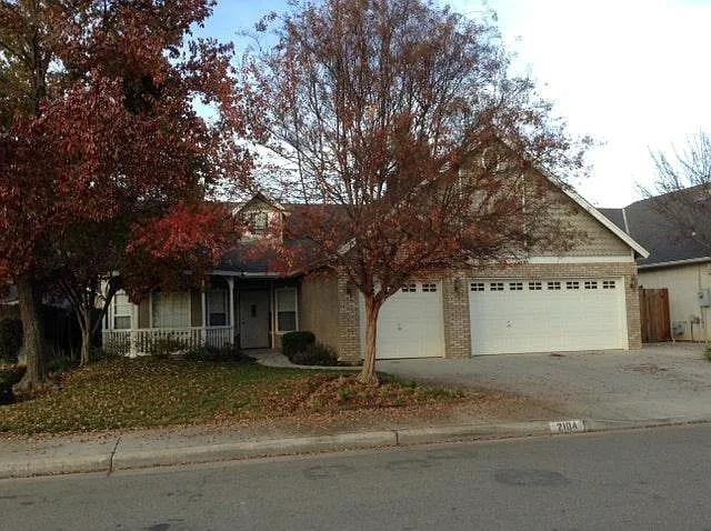 2104 E Saint Andrew Dr photo 1