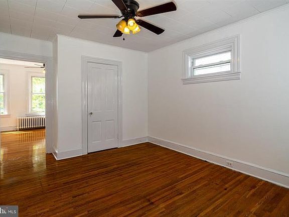 Dining room or possible 3rd bedroom