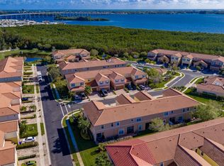 323 Versailles Ln, Vero Beach, FL 32960