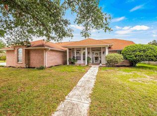 534 Long Lake Dr, Pensacola, FL 32506