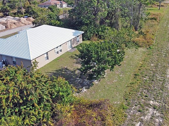 3rd image of 866 Carbon St E