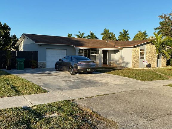 FRONT OF HOUSE 3