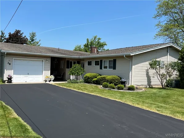 38 Steele Cir, Niagara Falls, NY 14304