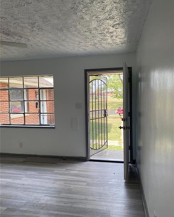 2nd image of 3546 Stanford Pl #3552