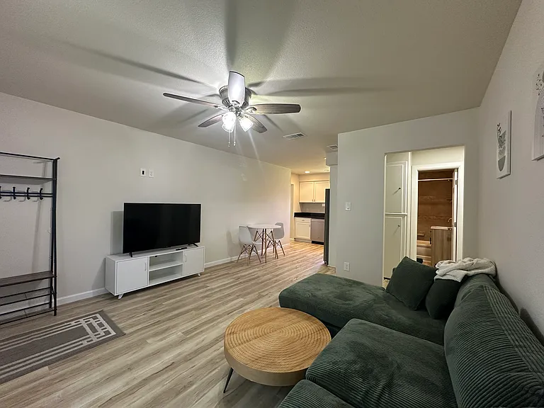 524 B St — Photo 8