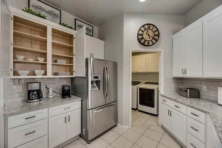 1548 Lakeside Dr — Photo 3