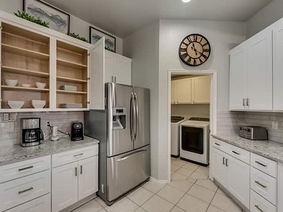 3rd image of 1548 Lakeside Dr