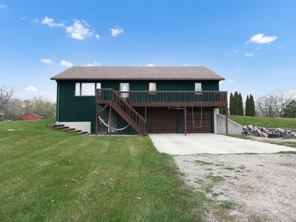 102 Amsterdam Dr, Pella, IA 50219