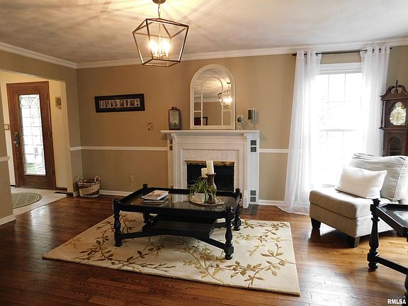 3rd image of 1179 N Bluff Lake Dr