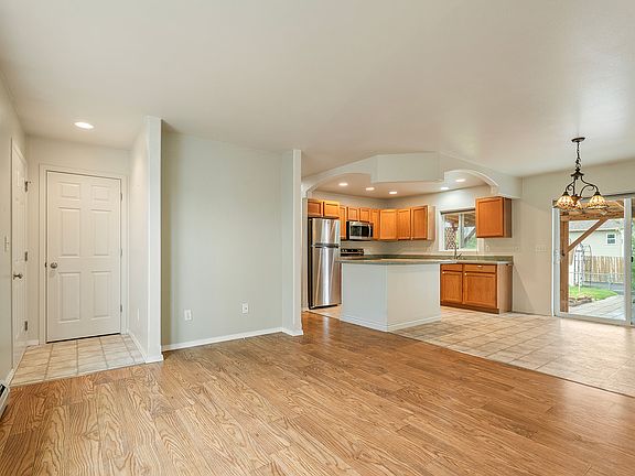 4th image of 921 Darter Rd
