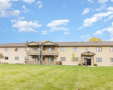 2114 Village Dr APT 123, Red Wing, MN, 55066