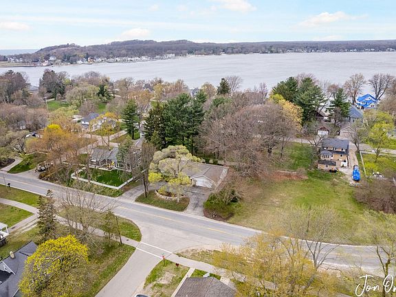 2nd image of 2025 S Shore Dr