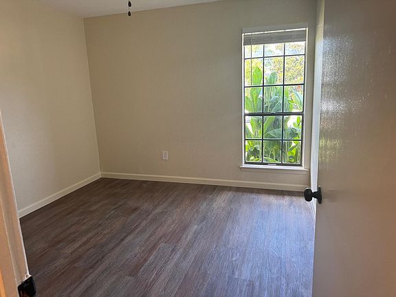 3rd image of 5109 Brookview Dr