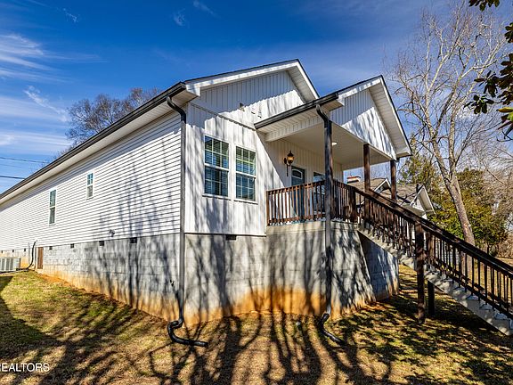 4th image of 619 Midlake Dr