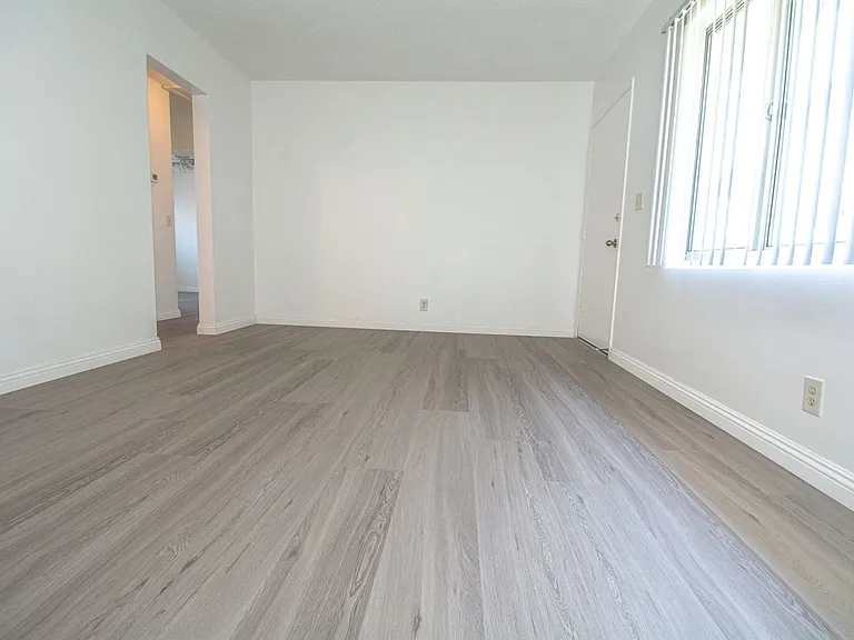 306 N Azusa Ave — Photo 8
