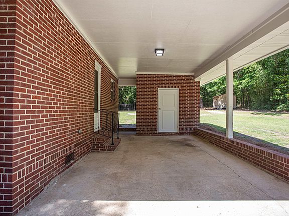 4th image of 1821 Campbell St