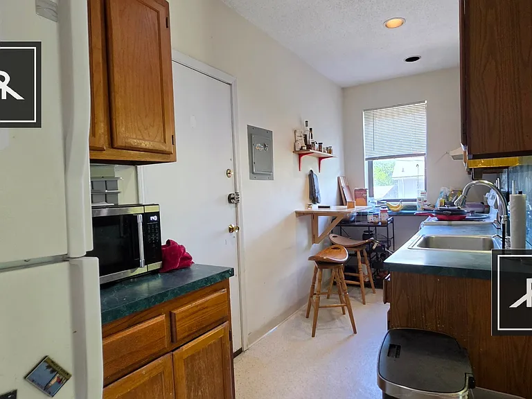 315 Summit Ave #8 — Photo 2