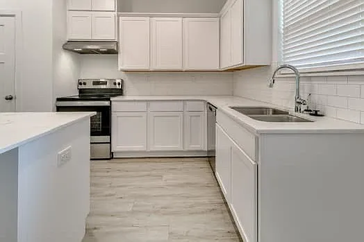 1425 E Park Pl — Photo 13