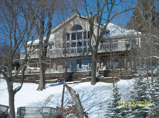 N8646 Booth Lake Hghts Rd, East Troy, WI 53120