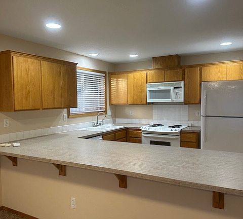3rd image of 21093 SW Houston Dr
