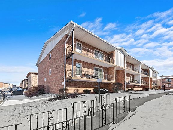 3rd image of 11352 Moraine Dr APT A