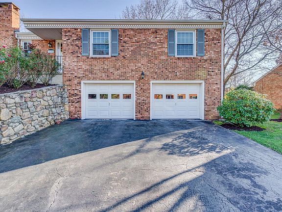 2nd image of 4704 Foxhall Cir