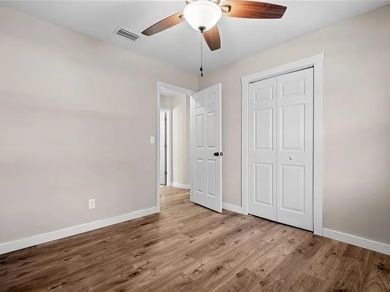 920 Johnston St — Photo 16
