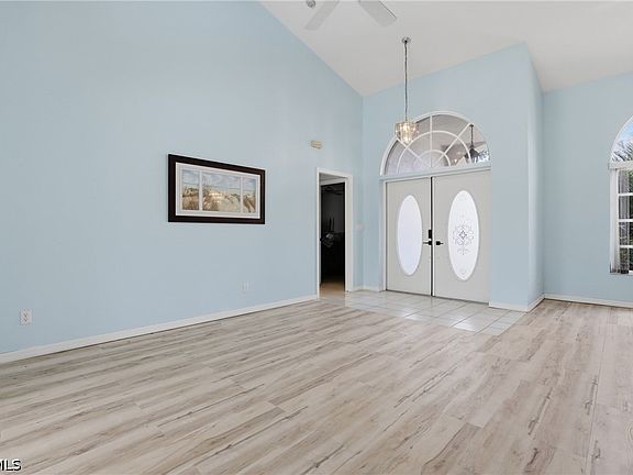 5th image of 1022 SW 18th Ter