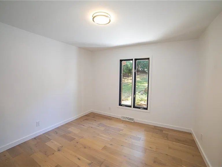 414 Shorecrest Dr — Photo 21