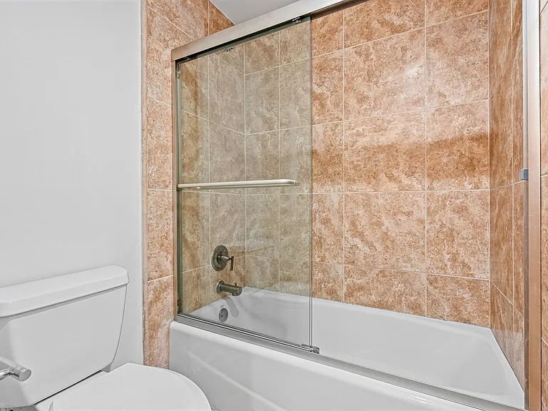 401 69th St #101 — Photo 35