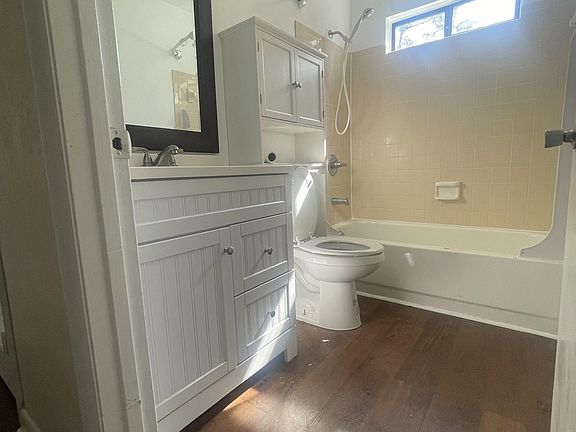 2nd image of 2651A N Point Ct