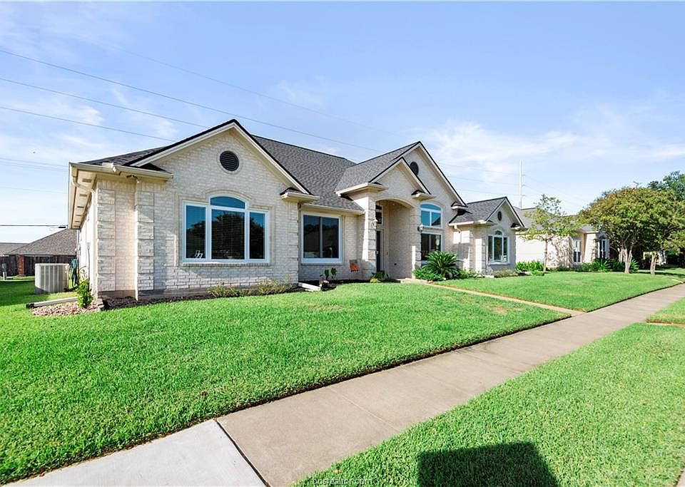 1st image of 3109 Broadmoor Dr
