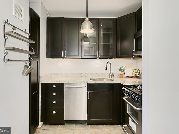 4th image of 801 N Pitt St APT 501