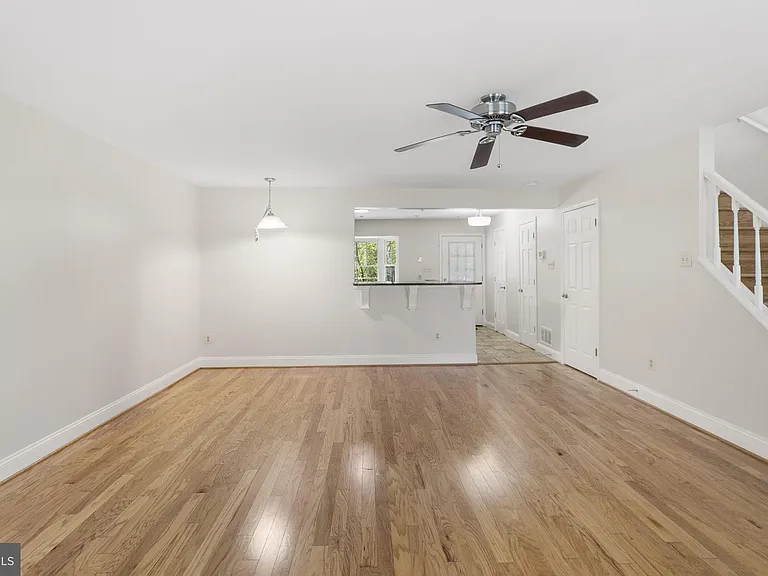 124 Barnsfield Ct #216 — Photo 15