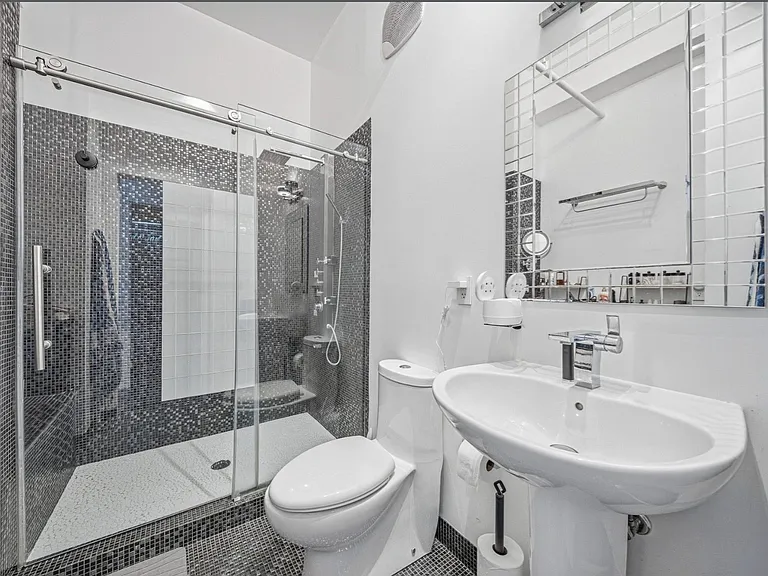 1200 Washington St #215 — Photo 10