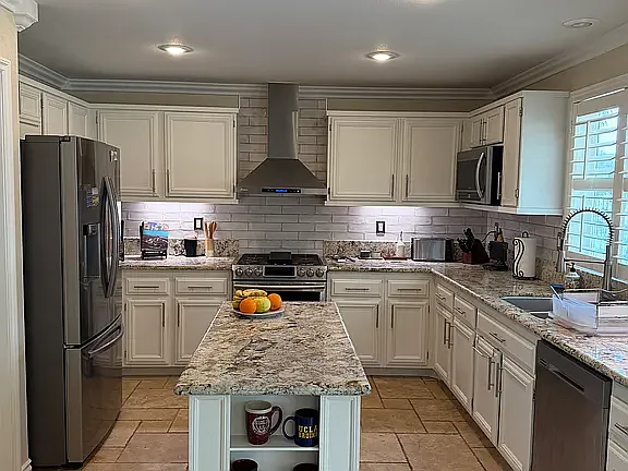 4 bed, 2.5 bath, 2673 sqft, $3,700 — Photo 2