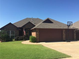 1812 NE 31st St, Moore, OK 73160