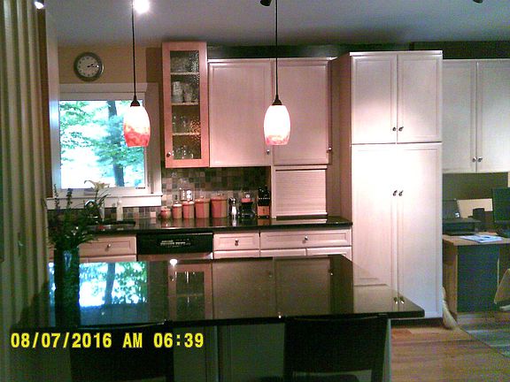 Kitchen with Peninsula/Bar