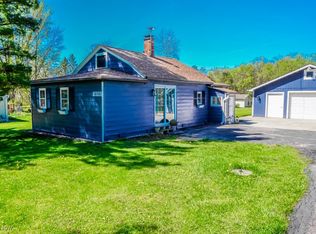 18706 Jackson Dr, Chagrin Falls, OH 44023