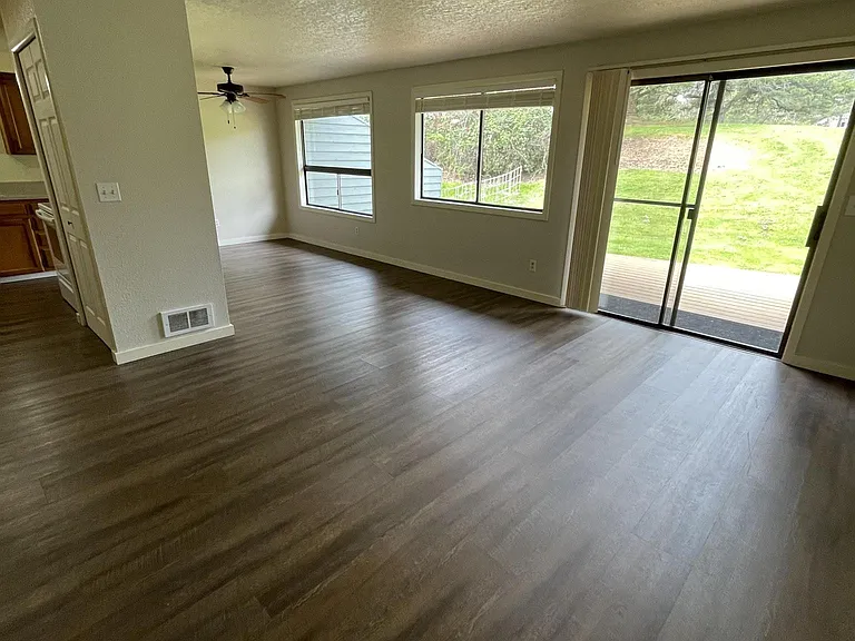 3925 NW Walnut Pl — Photo 4