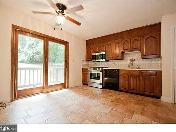 4th image of 1104 Dogwood Ct