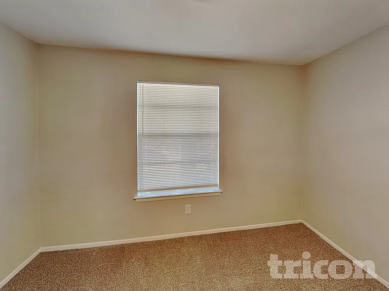 1555 Willowbrook St — Photo 12