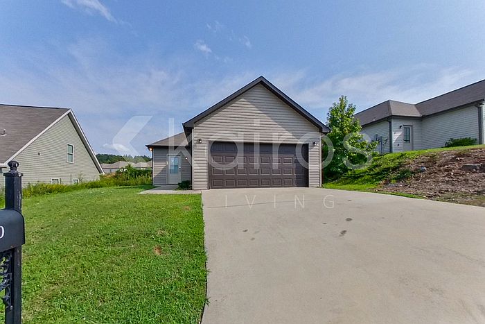 1st image of 370 Deer Creek Way