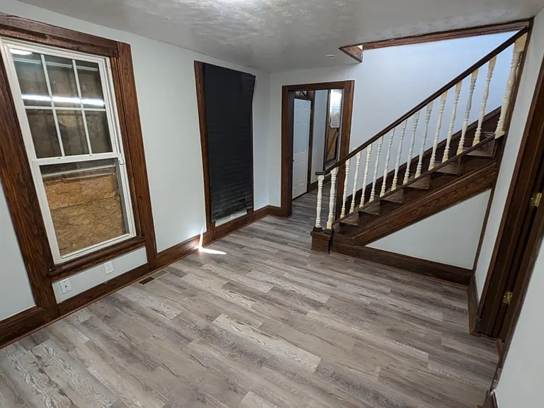 2533 Rowan St — Photo 13
