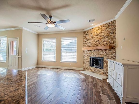 4th image of 138 W Wading Pond Cir