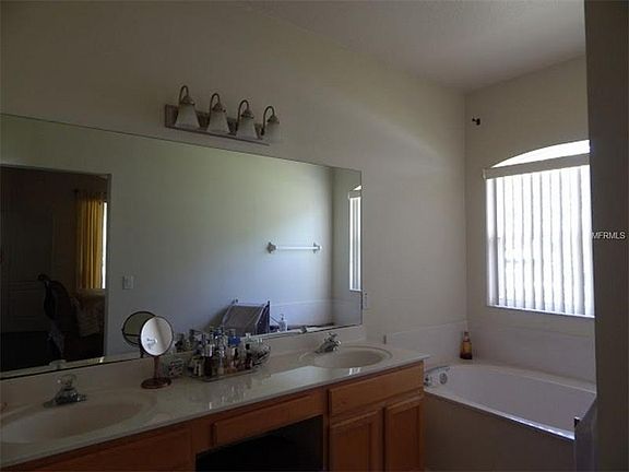 5th image of 2540 Abington Ave