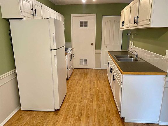 5th image of 5 Acadia Rd W #31