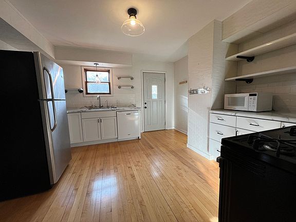 2nd image of 512 N 12th St