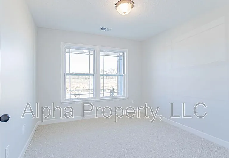 2204 Davenport Ct — Photo 13